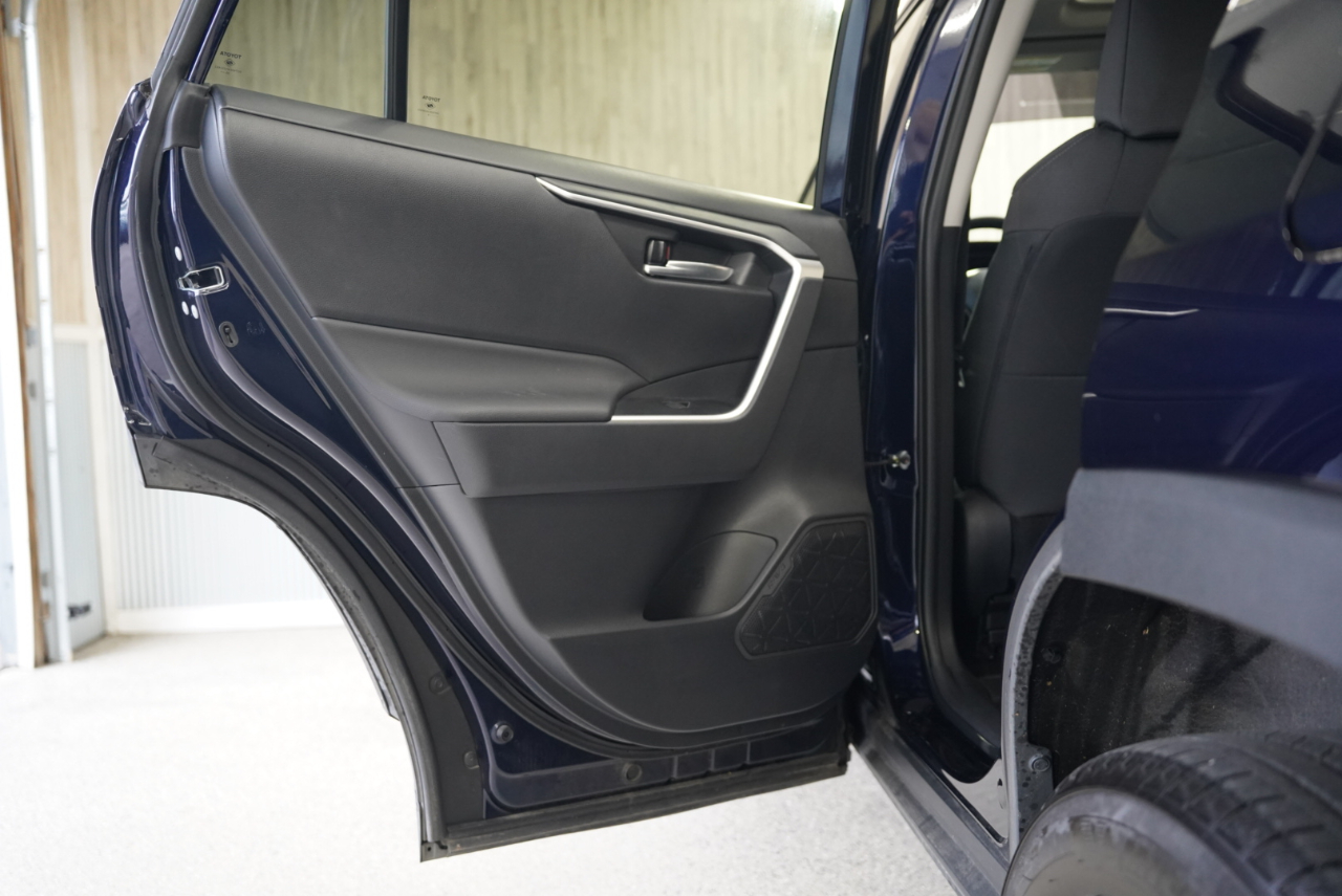 Toyota RAV4 Hybrid XLE AWD (Natl) 2024