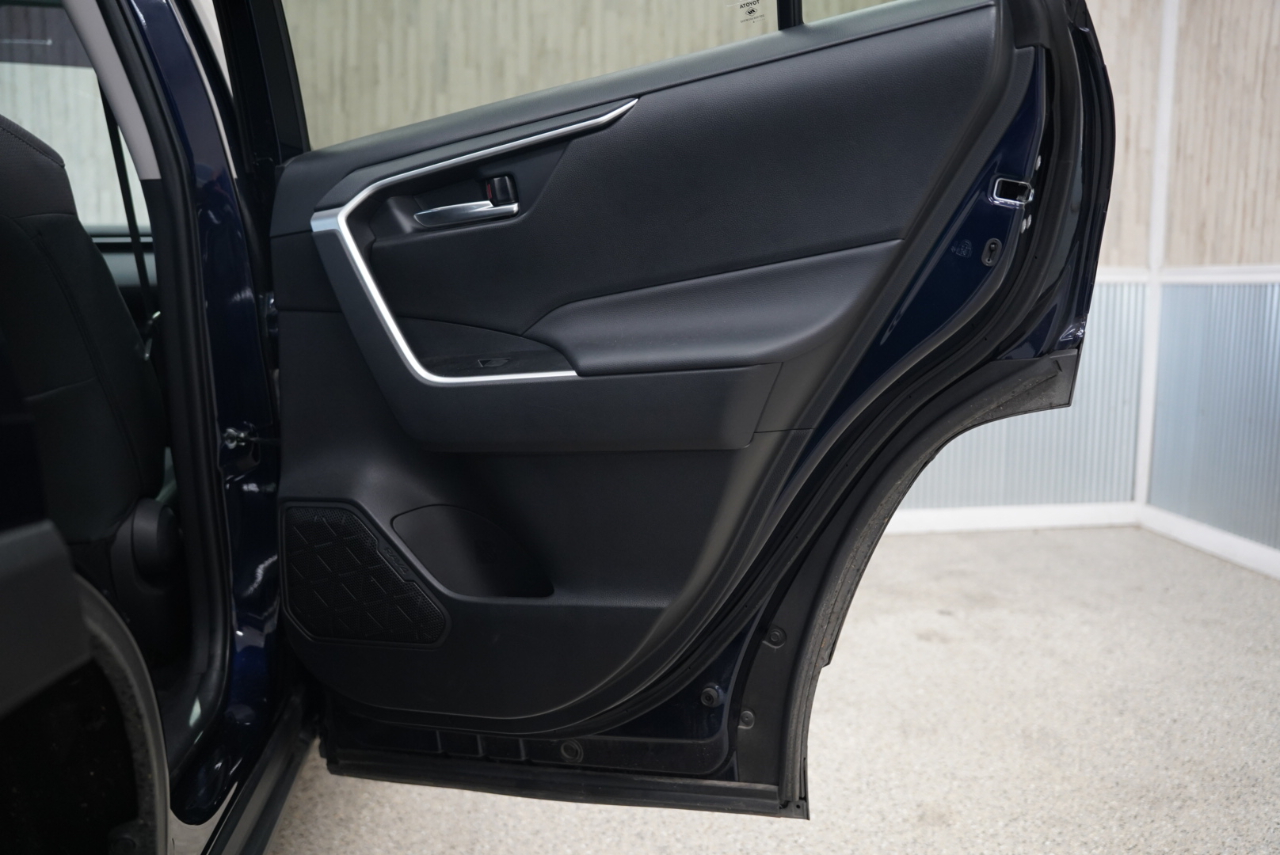 Toyota RAV4 Hybrid XLE AWD (Natl) 2024