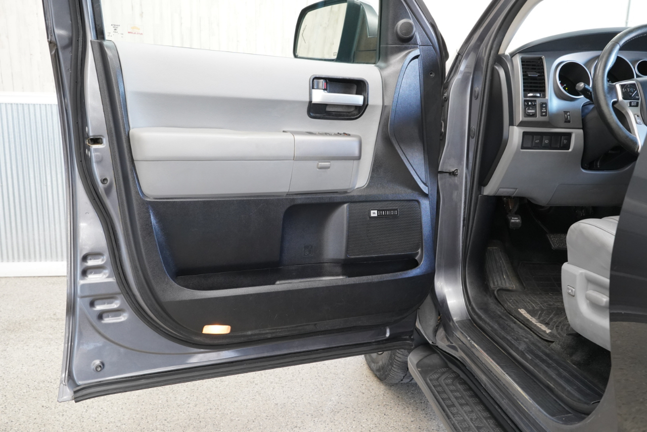 Toyota Sequoia  2014