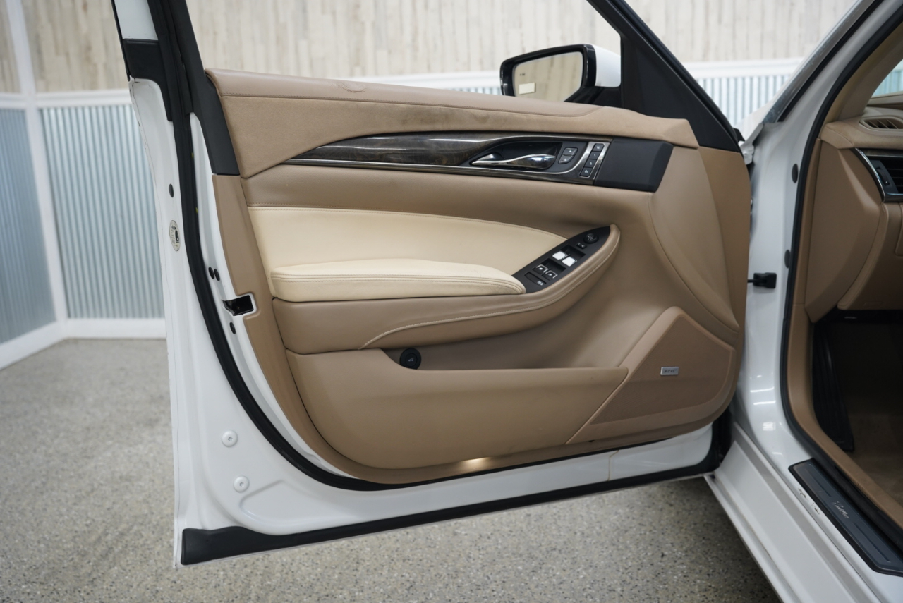 Cadillac CTS Sedan 4dr Sdn 2.0L Turbo Luxury RWD 2015