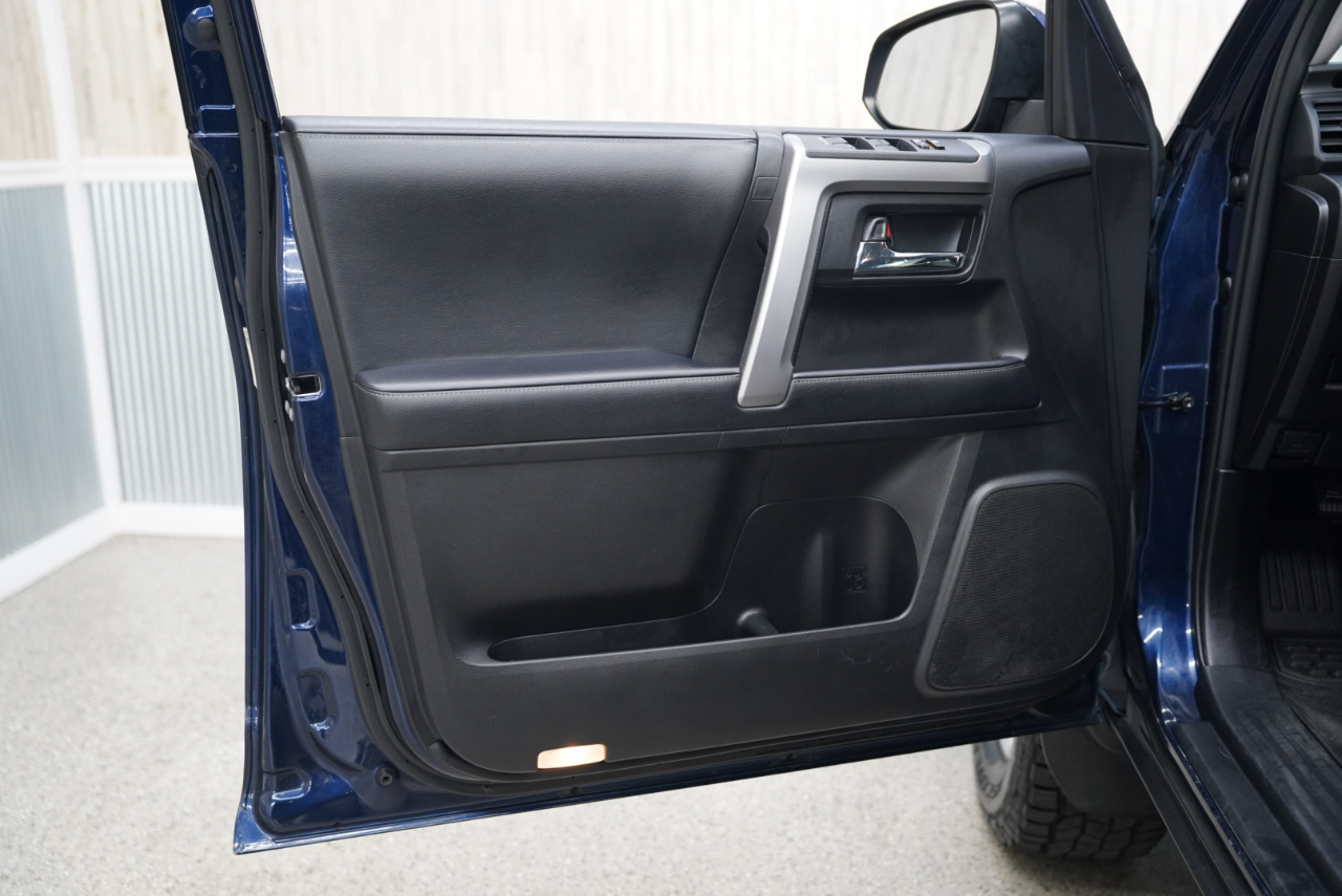 Toyota 4Runner SR5 4WD 2021