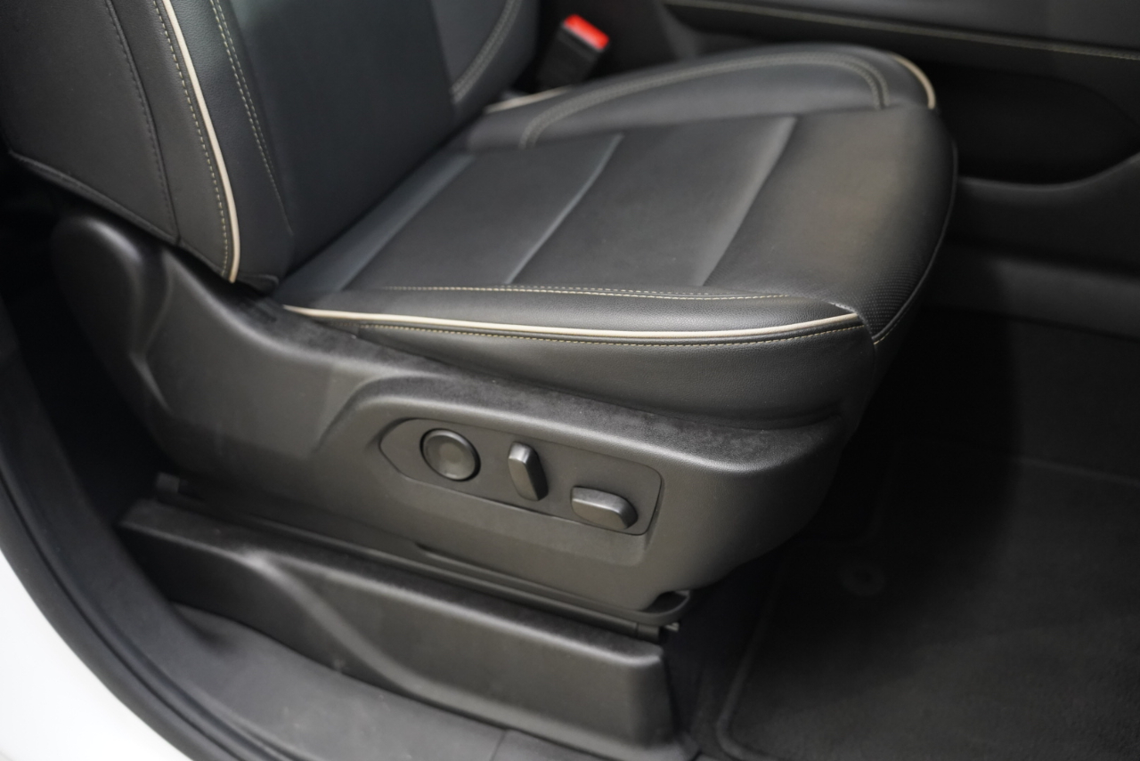 GMC Yukon XL 4WD 4dr SLT 2024