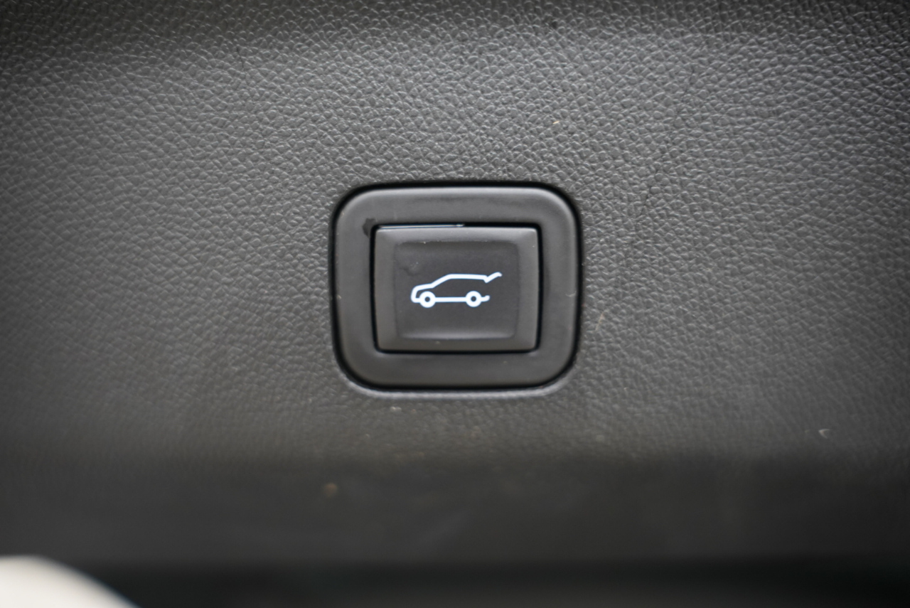 GMC Yukon XL 4WD 4dr SLT 2024