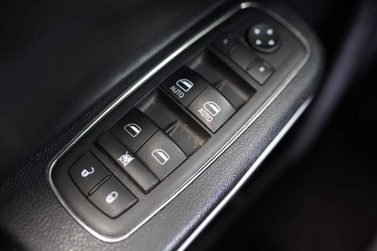 Chrysler 300 4dr Sdn 300C RWD 2014