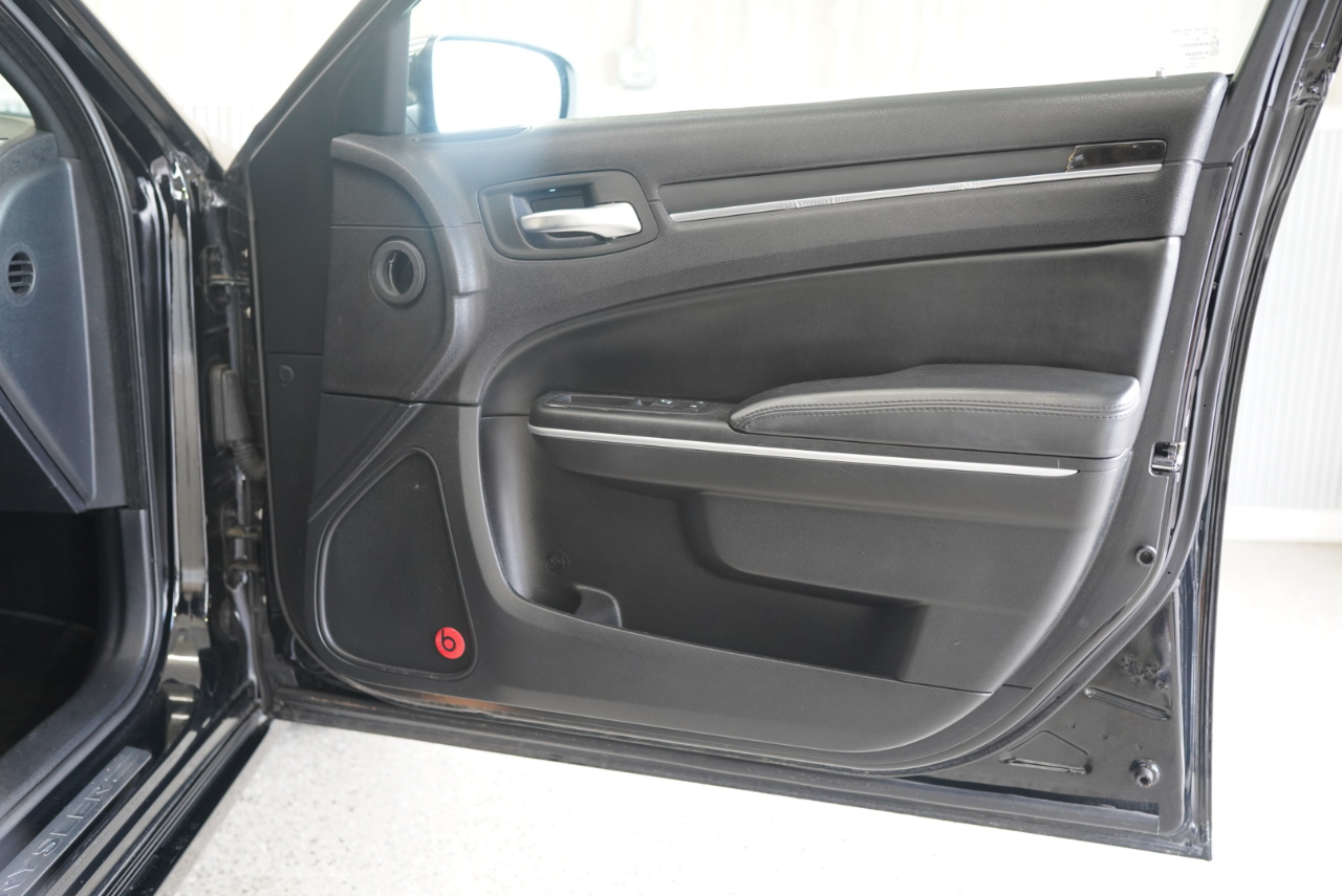 Chrysler 300 4dr Sdn 300C RWD 2014