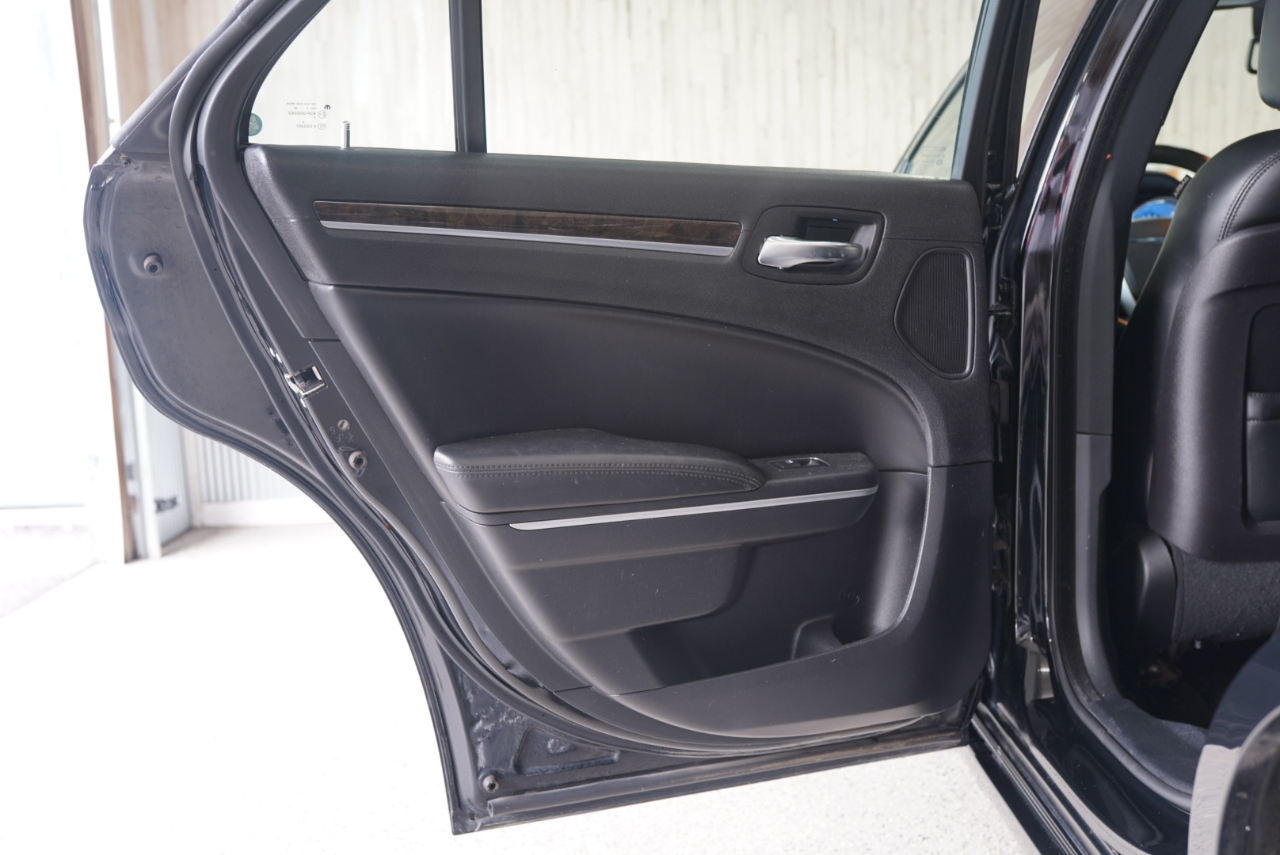 Chrysler 300 4dr Sdn 300C RWD 2014