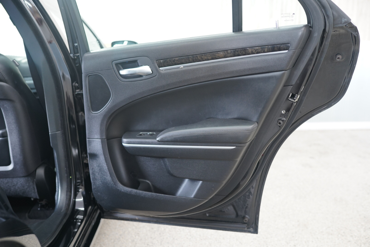 Chrysler 300 4dr Sdn 300C RWD 2014