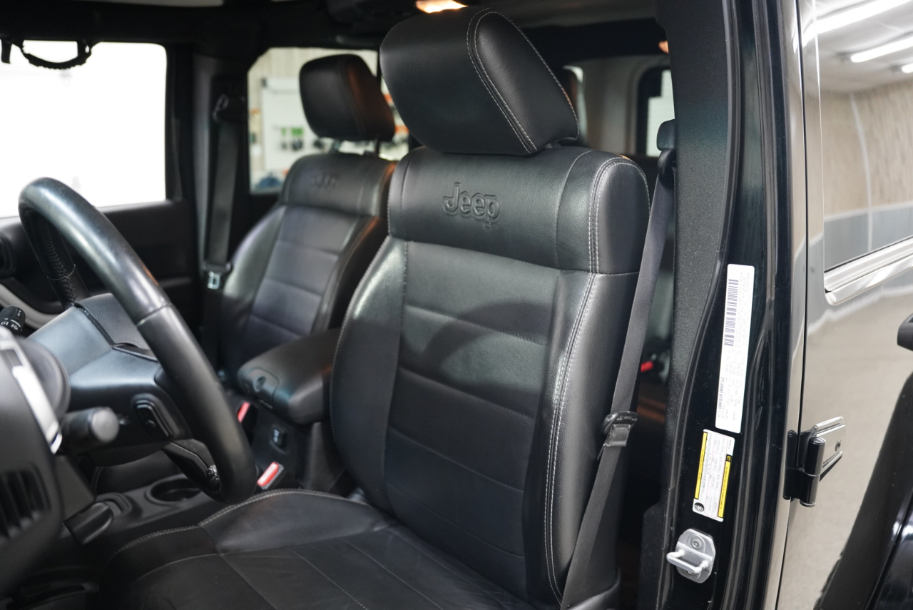 Jeep Wrangler Unlimited 4WD 4dr Sahara 2012