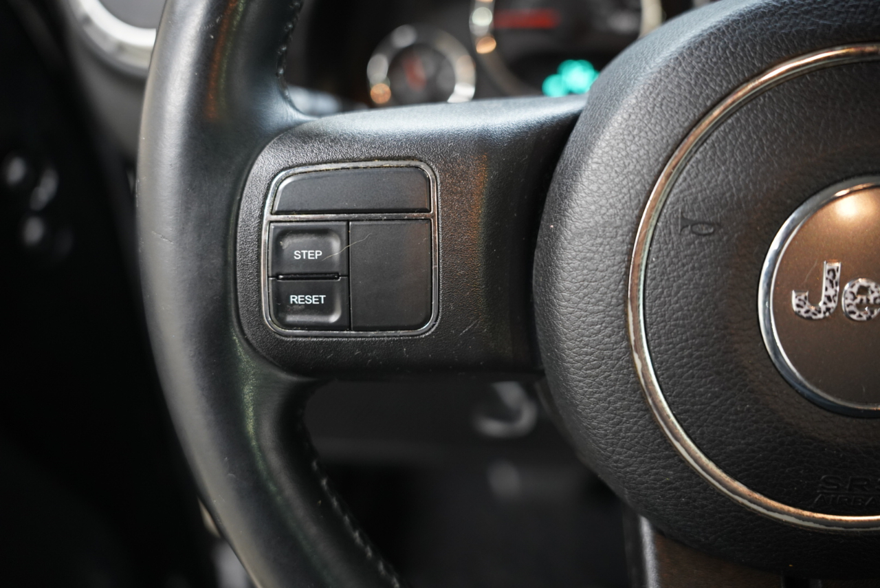 Jeep Wrangler Unlimited 4WD 4dr Sahara 2012