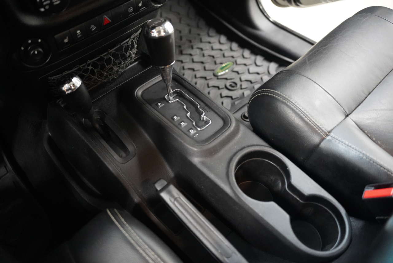 Jeep Wrangler Unlimited 4WD 4dr Sahara 2012