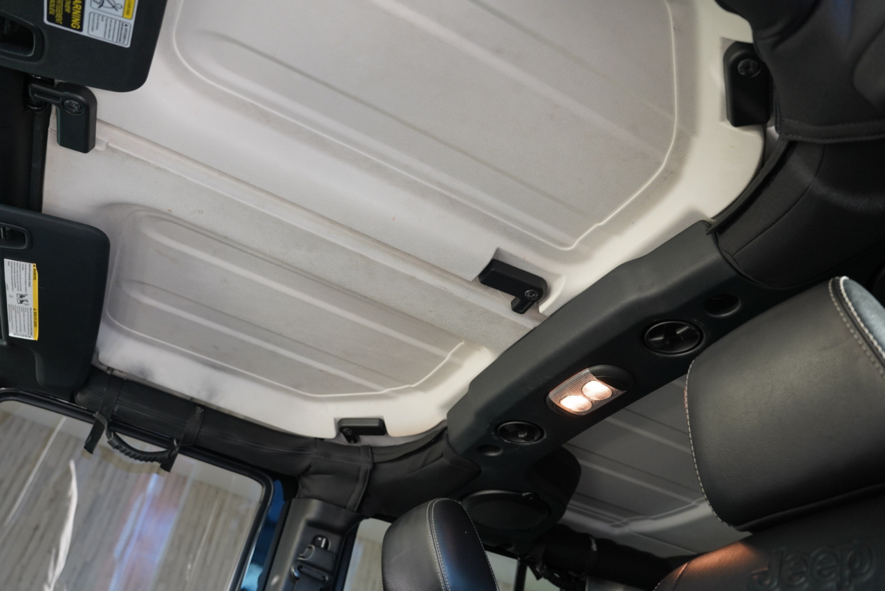 Jeep Wrangler Unlimited 4WD 4dr Sahara 2012