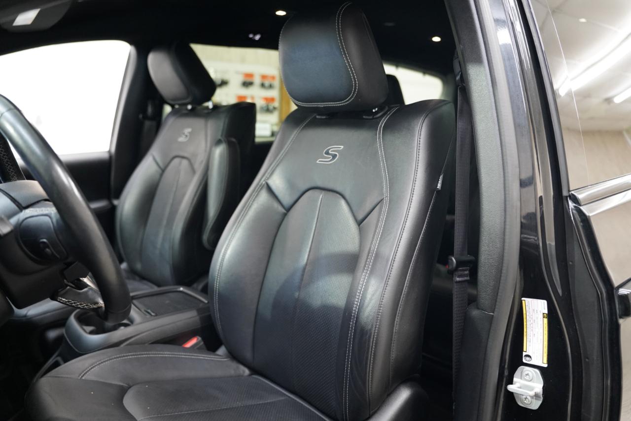 Chrysler Pacifica Hybrid Touring L FWD 2021