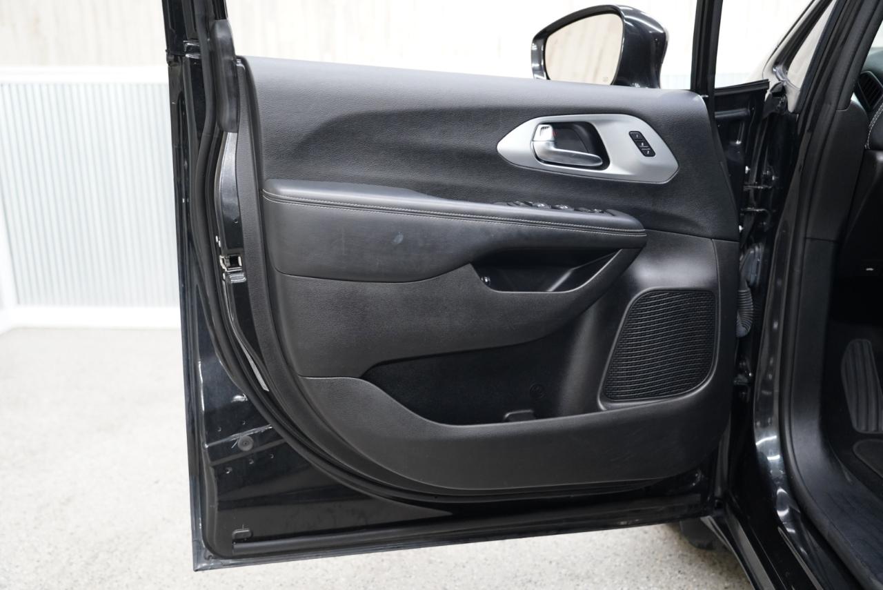 Chrysler Pacifica Hybrid Touring L FWD 2021