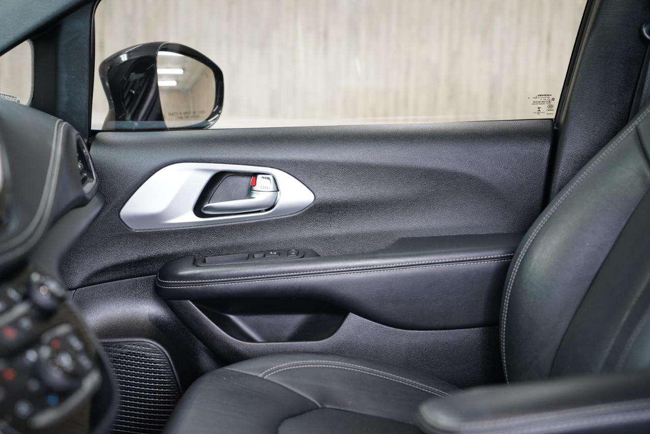 Chrysler Pacifica Hybrid Touring L FWD 2021