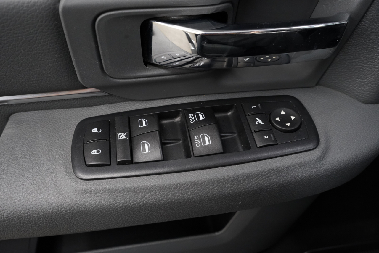 RAM 1500 Big Horn 4x4 Crew Cab 5'7" Box 2017