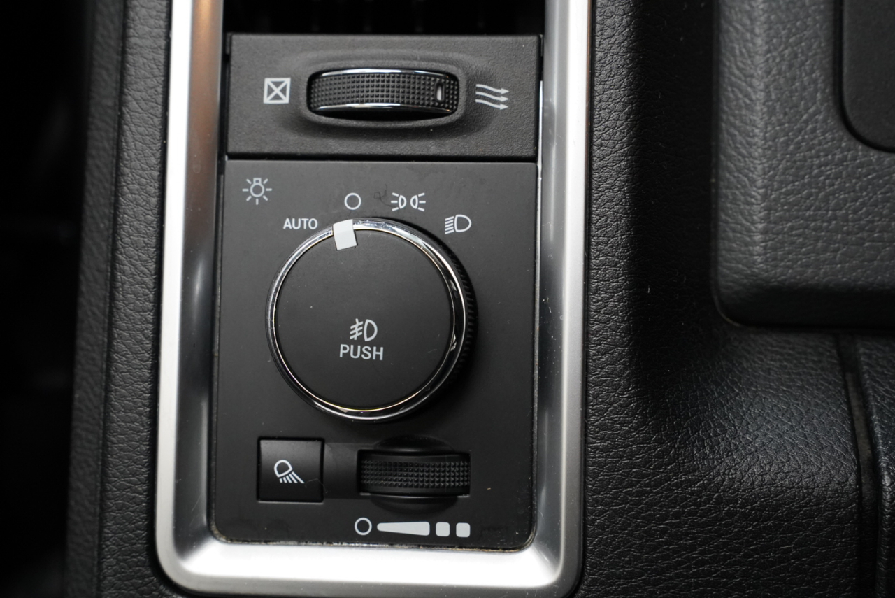 RAM 1500 Big Horn 4x4 Crew Cab 5'7" Box 2017