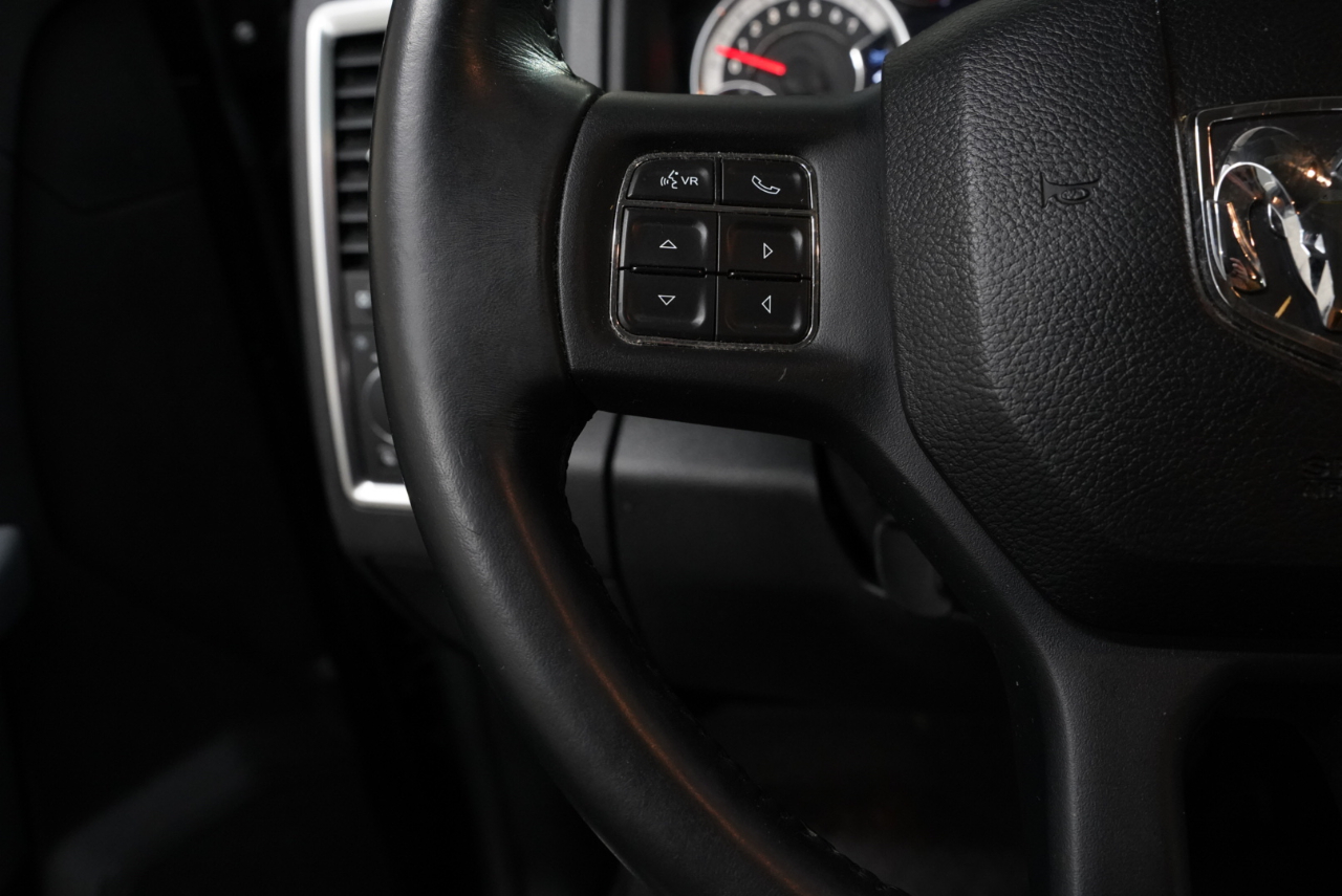 RAM 1500 Big Horn 4x4 Crew Cab 5'7" Box 2017