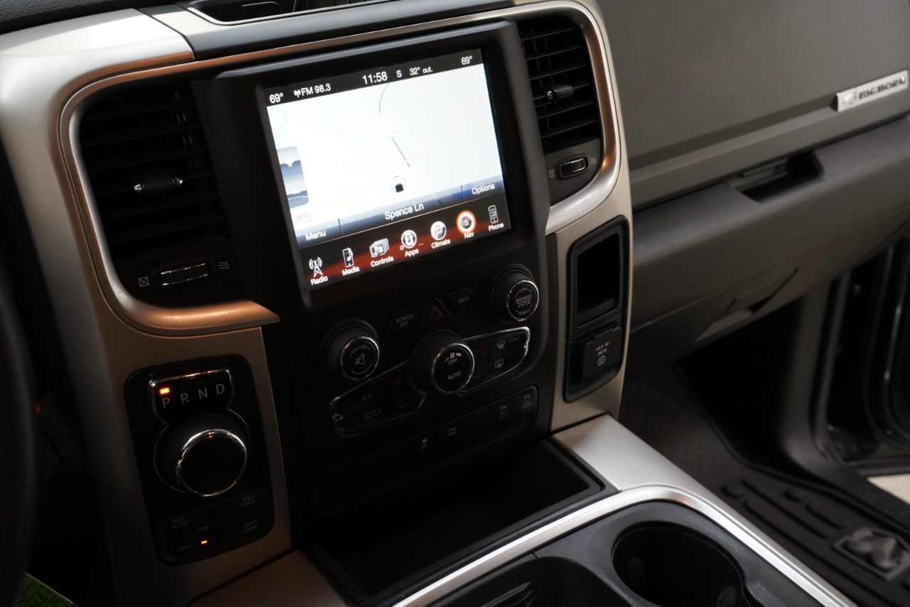 RAM 1500 Big Horn 4x4 Crew Cab 5'7" Box 2017