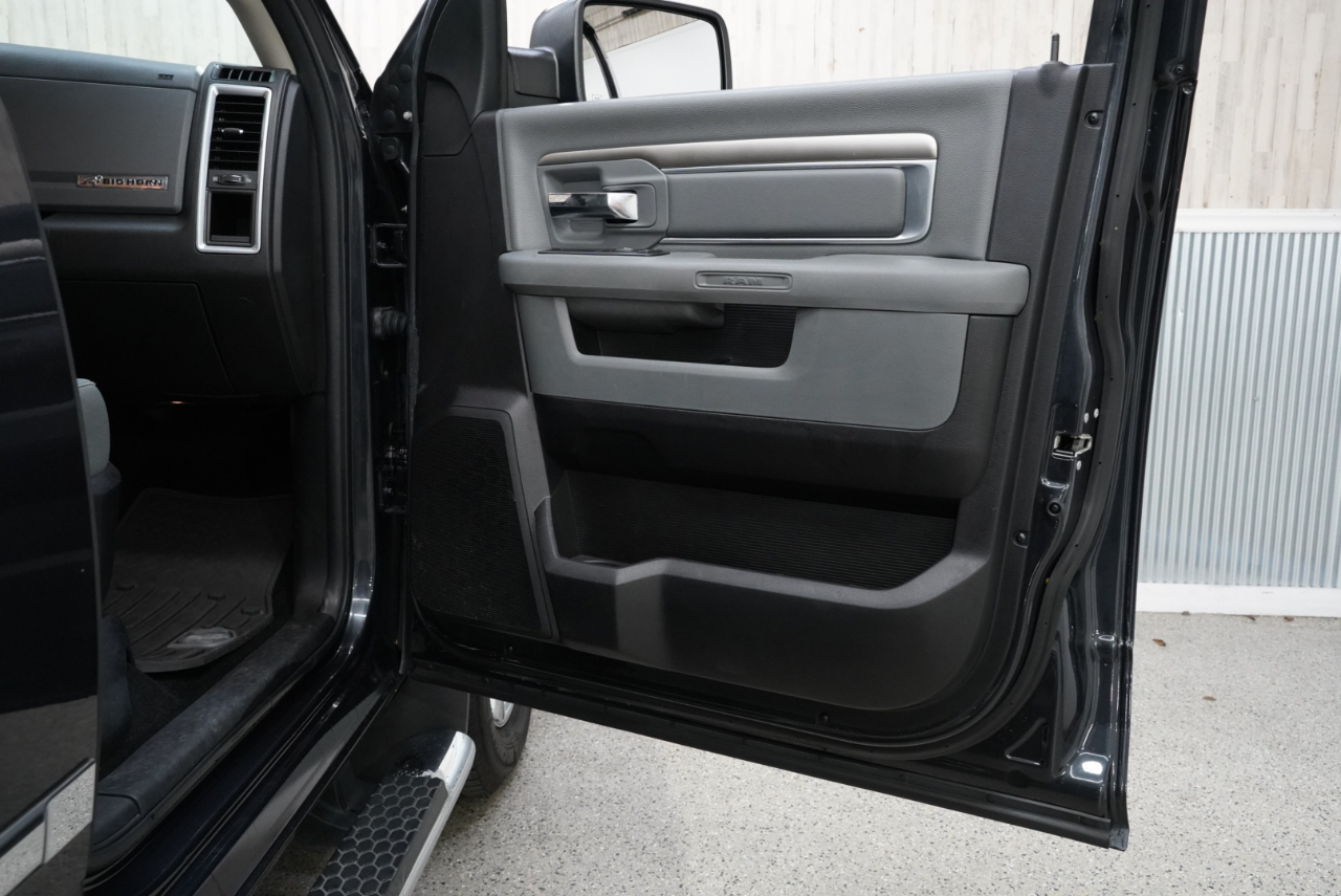 RAM 1500 Big Horn 4x4 Crew Cab 5'7" Box 2017