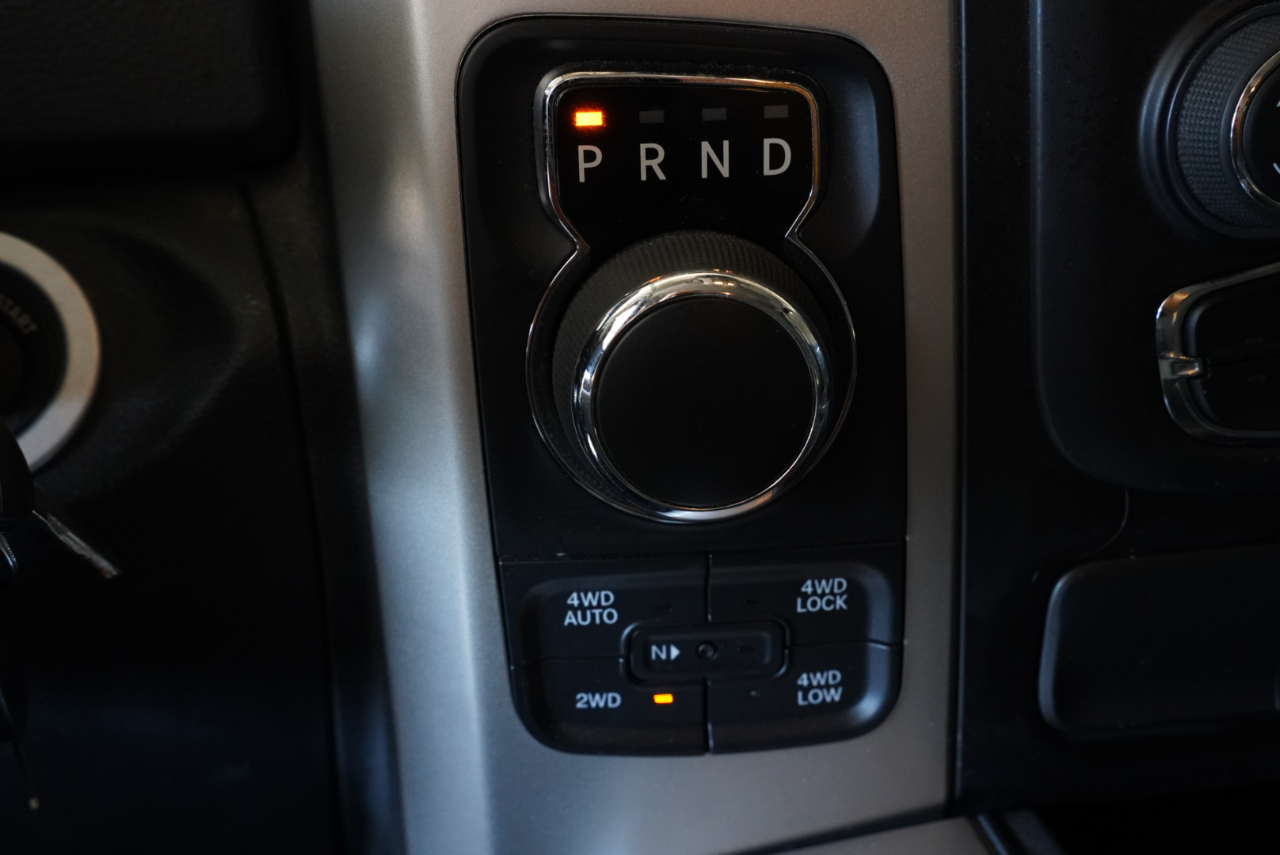 RAM 1500 Big Horn 4x4 Crew Cab 5'7" Box 2017