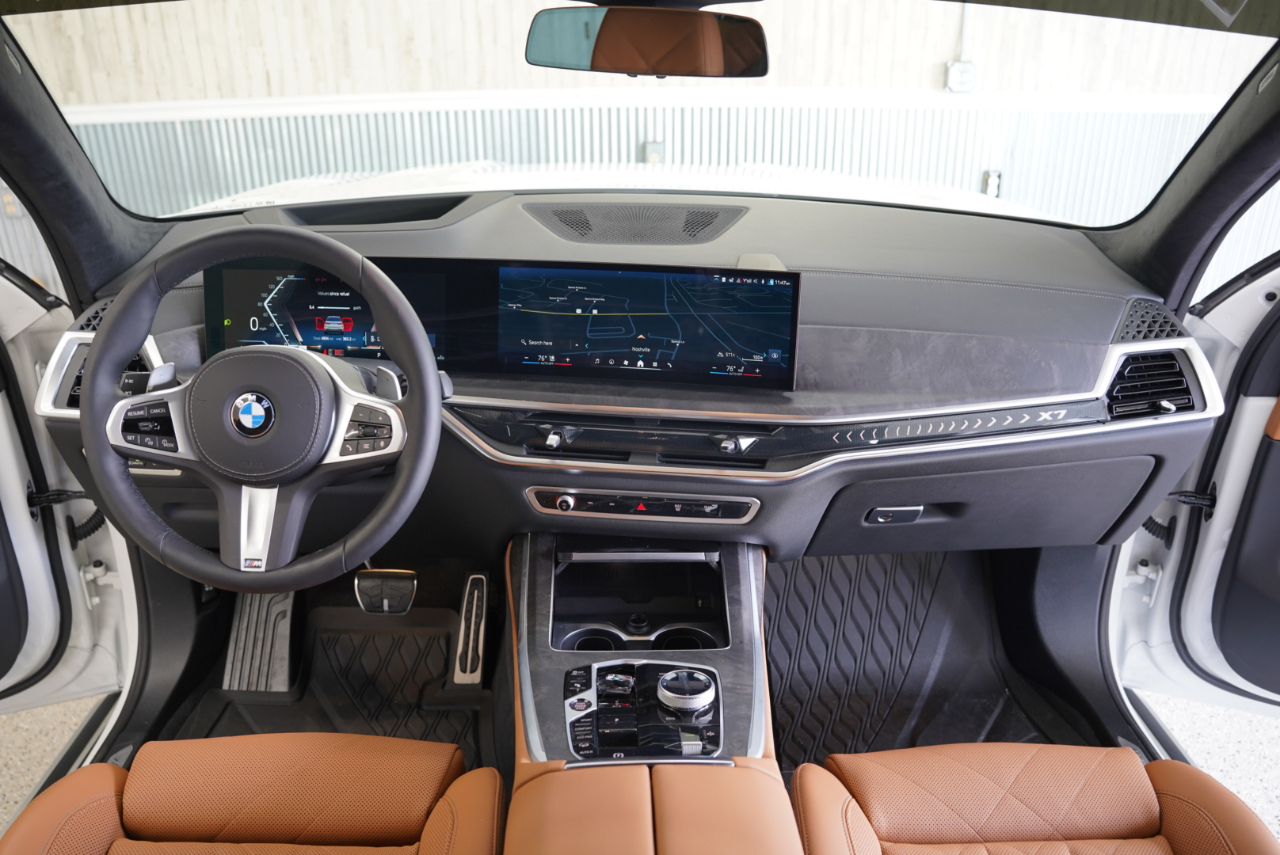 BMW X7 xDrive40i Sports Activity Vehicle 2026