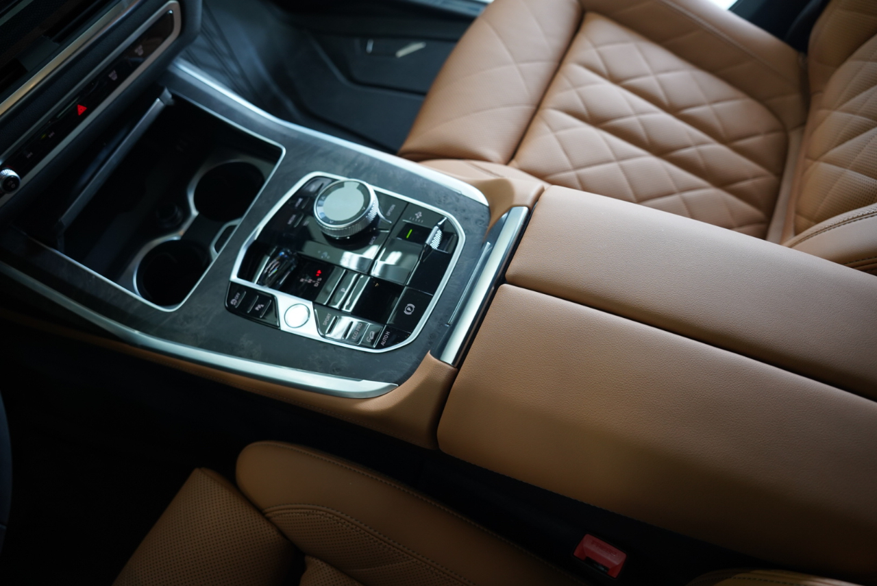 BMW X7 xDrive40i Sports Activity Vehicle 2026