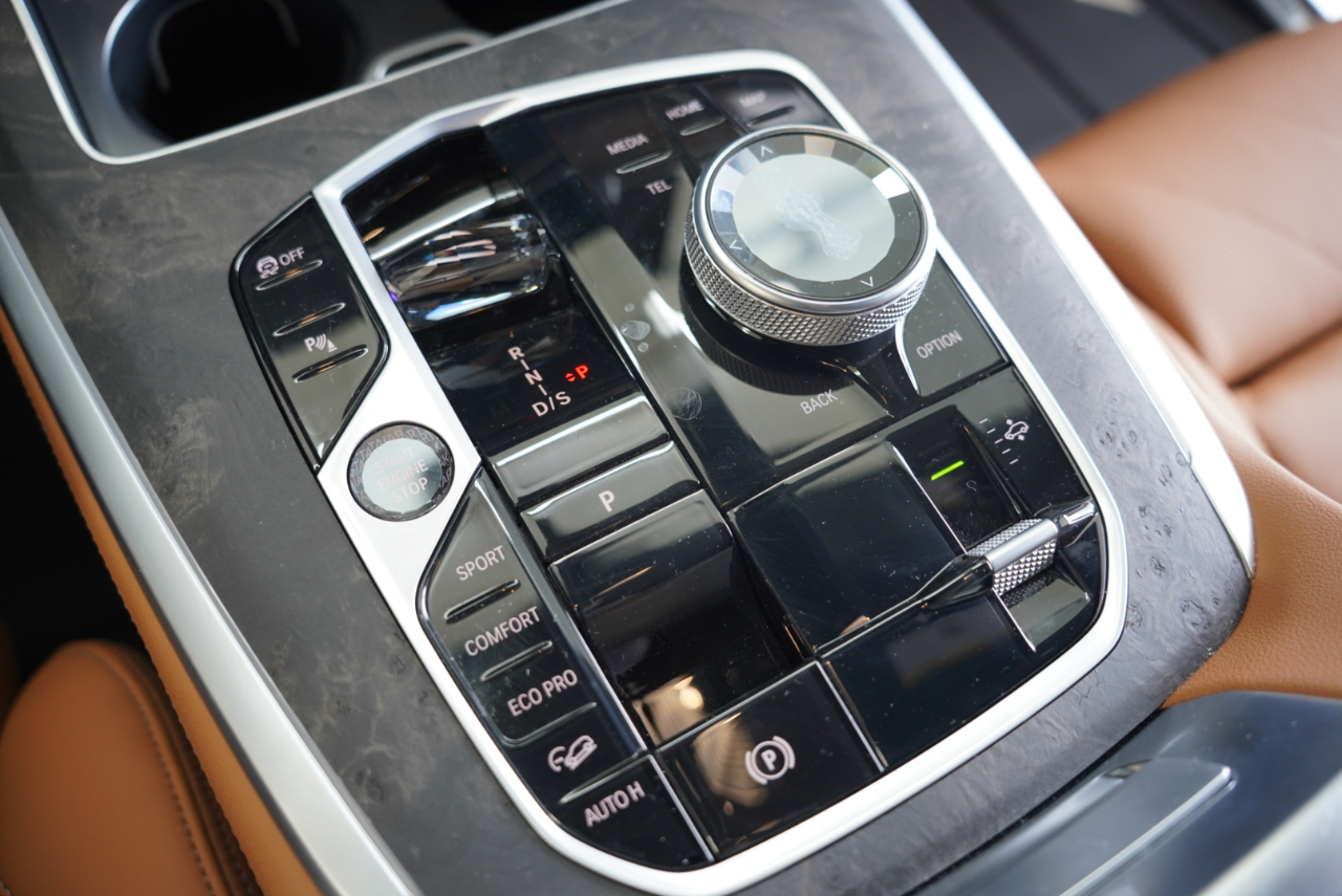 BMW X7 xDrive40i Sports Activity Vehicle 2026