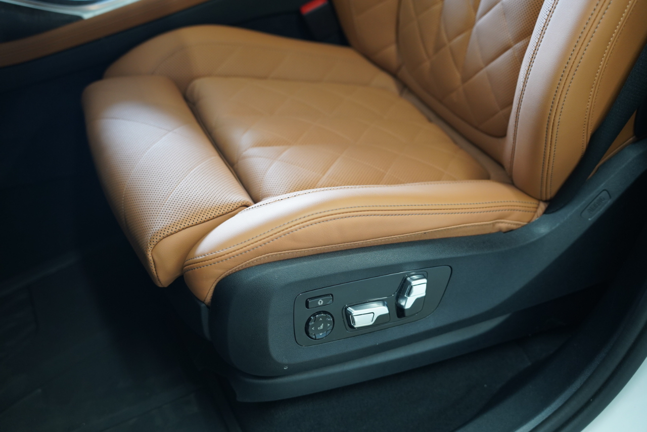 BMW X7 xDrive40i Sports Activity Vehicle 2026