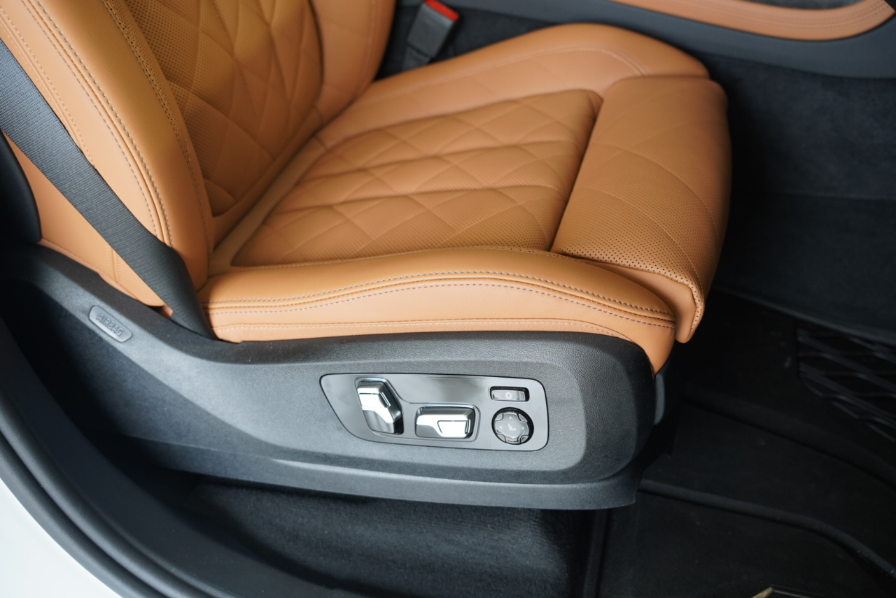 BMW X7 xDrive40i Sports Activity Vehicle 2026