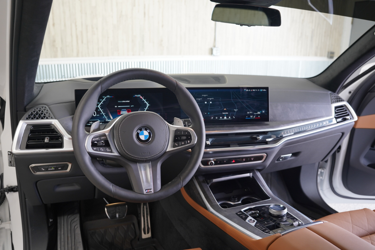 BMW X7 xDrive40i Sports Activity Vehicle 2026