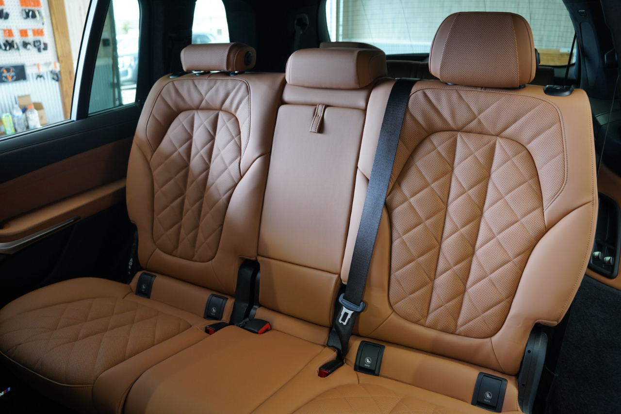 BMW X7 xDrive40i Sports Activity Vehicle 2026