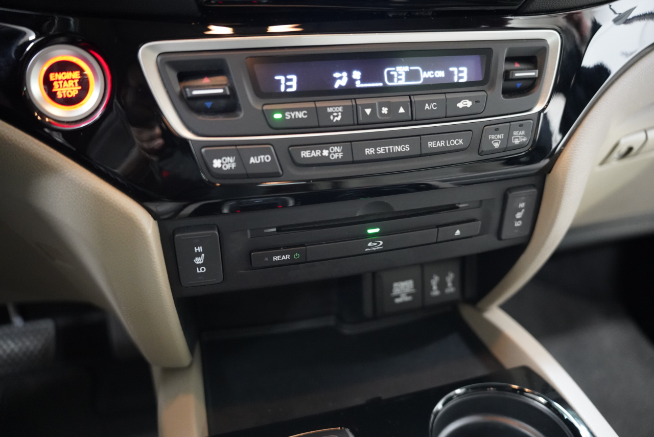 Honda Pilot AWD 4dr Touring w/RES & Navi 2016