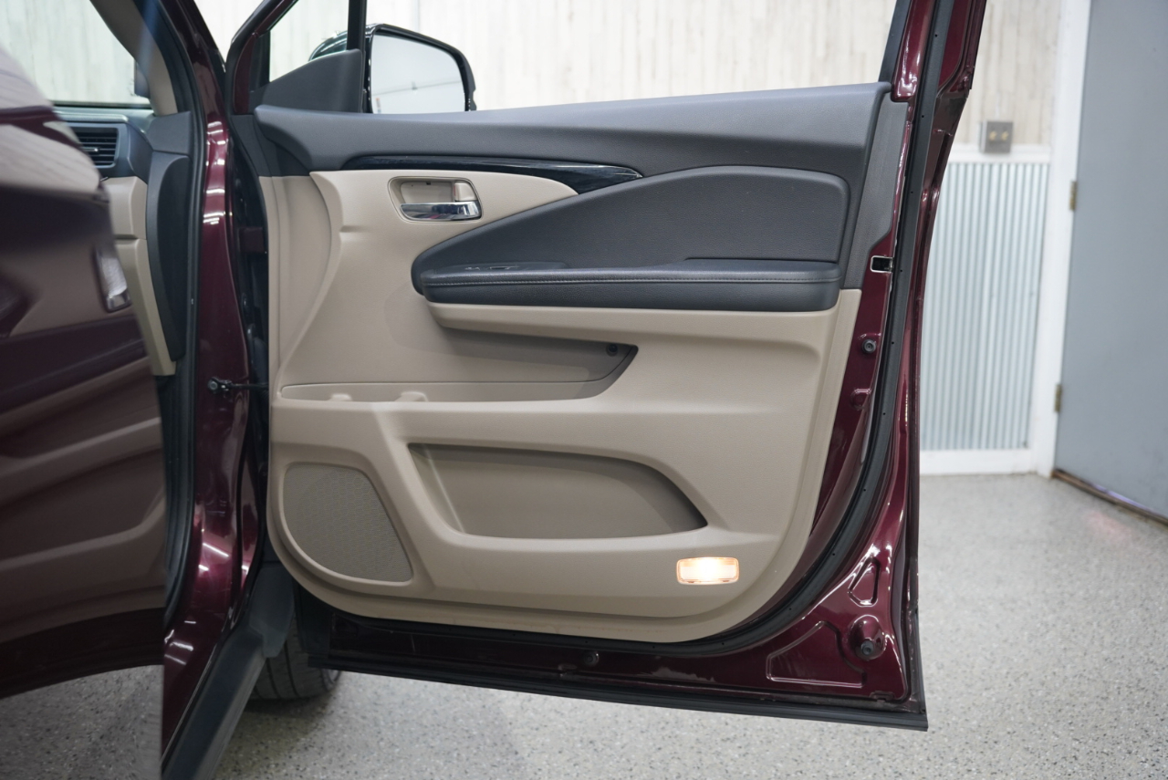 Honda Pilot AWD 4dr Touring w/RES & Navi 2016