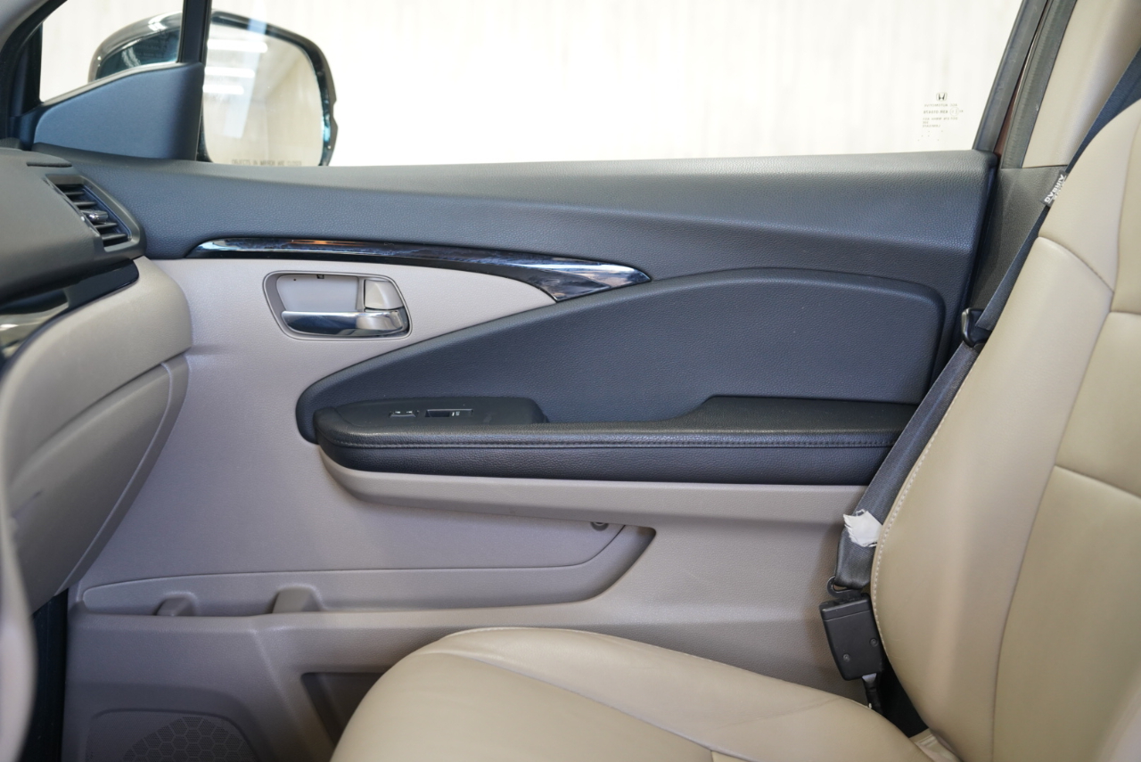 Honda Pilot AWD 4dr Touring w/RES & Navi 2016