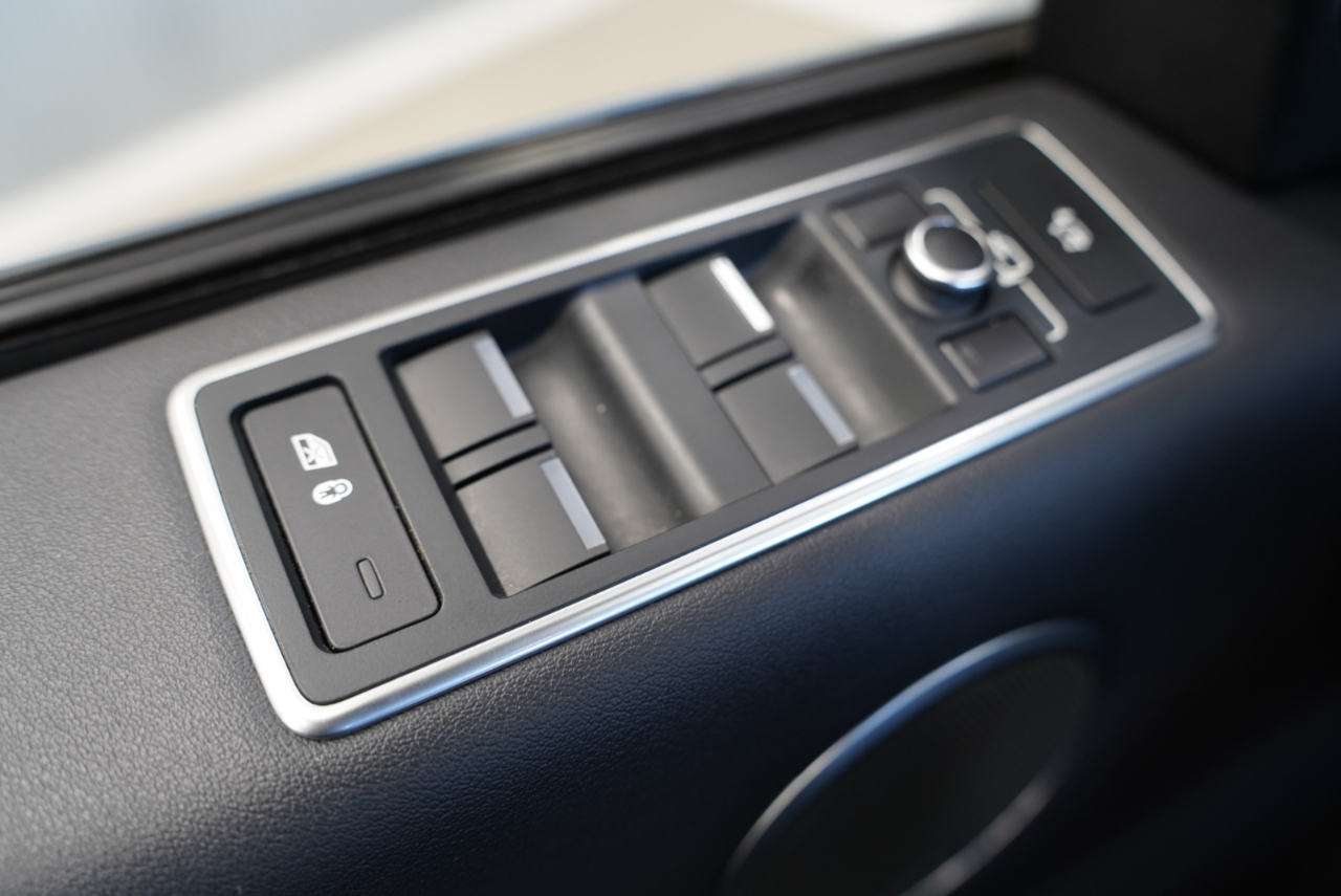 Land Rover Range Rover V8 Supercharged LWB 2017