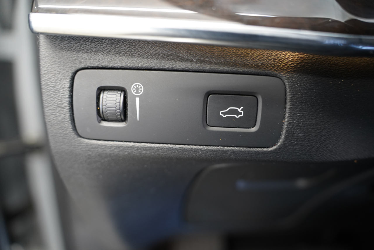 Volvo XC90 T6 AWD 7-Passenger Momentum 2017