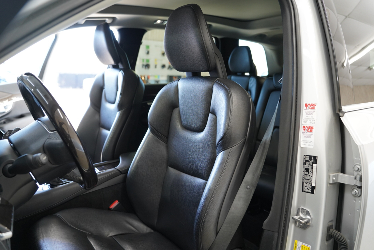 Volvo XC90 T6 AWD 7-Passenger Momentum 2017