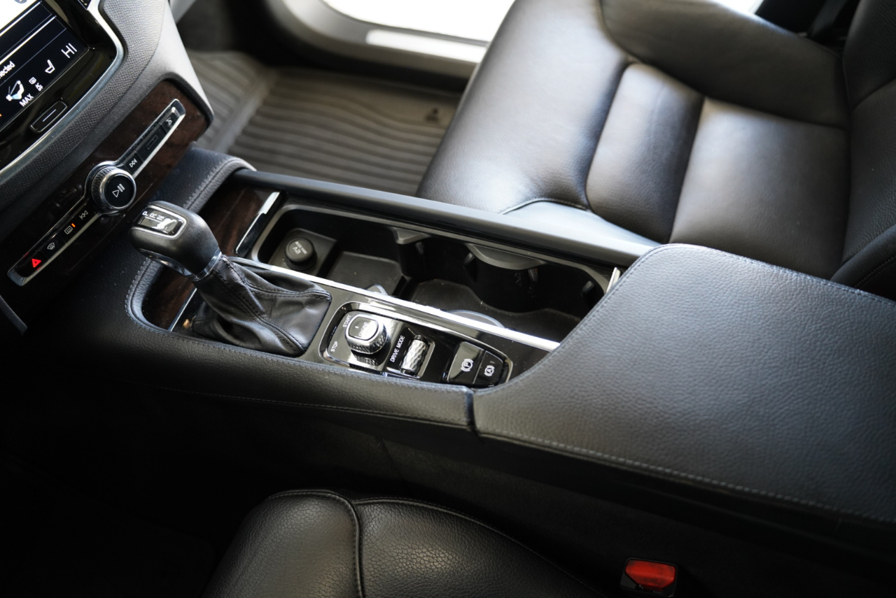 Volvo XC90 T6 AWD 7-Passenger Momentum 2017