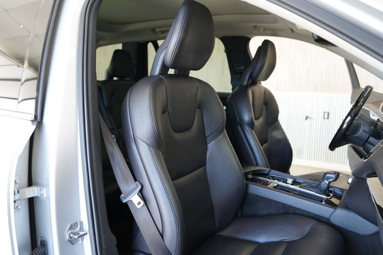 Volvo XC90 T6 AWD 7-Passenger Momentum 2017