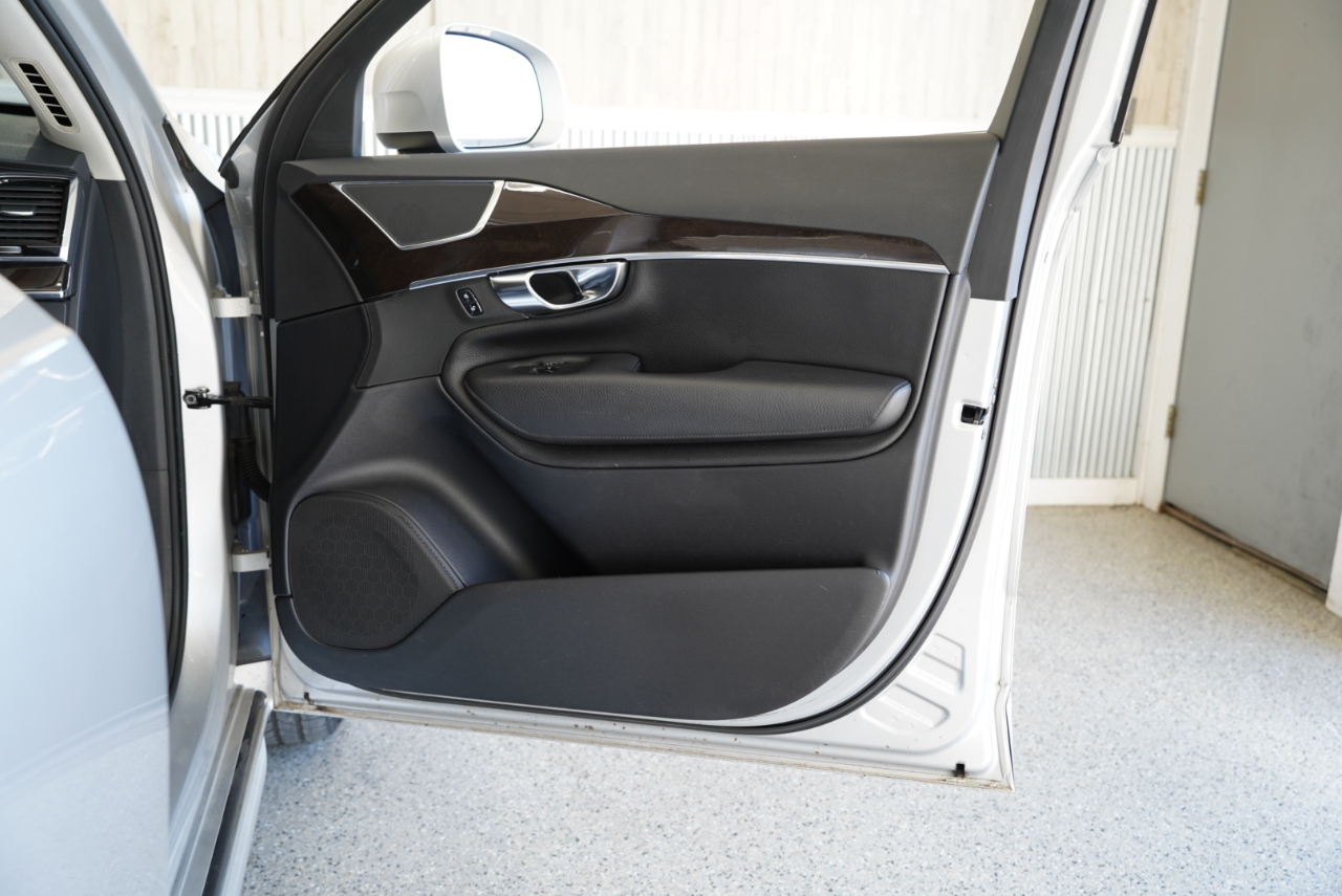 Volvo XC90 T6 AWD 7-Passenger Momentum 2017