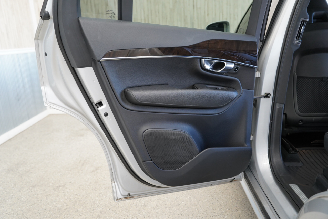 Volvo XC90 T6 AWD 7-Passenger Momentum 2017