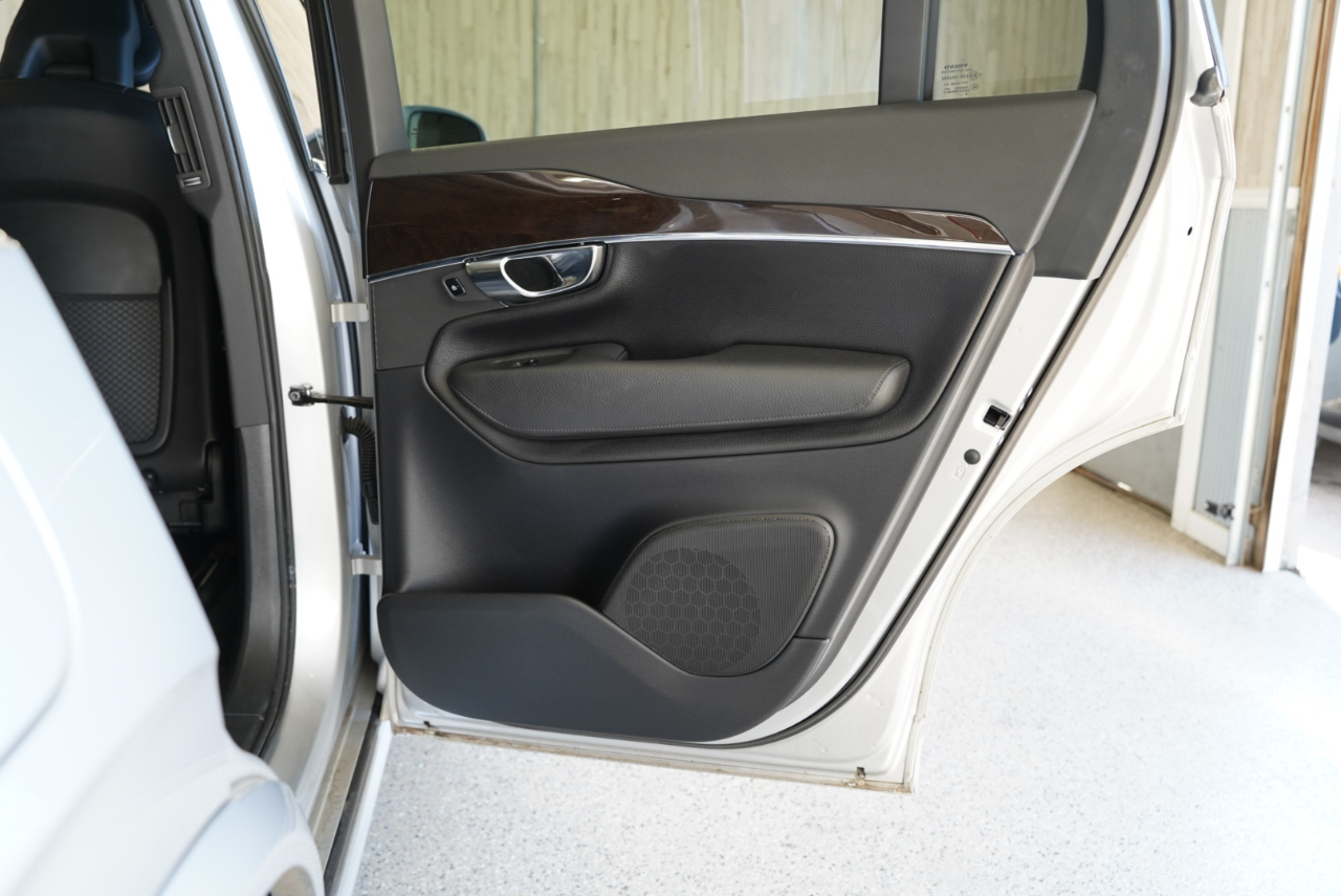 Volvo XC90 T6 AWD 7-Passenger Momentum 2017