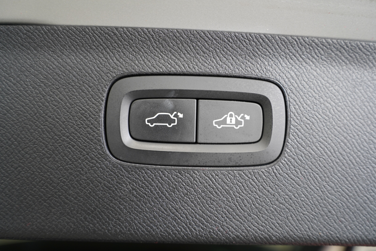 Volvo XC90 T6 AWD 7-Passenger Momentum 2017