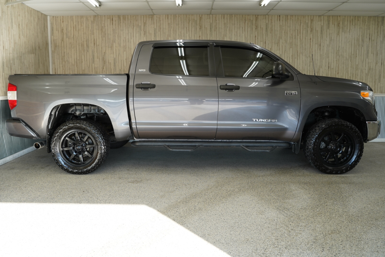 Toyota Tundra 4WD  2017