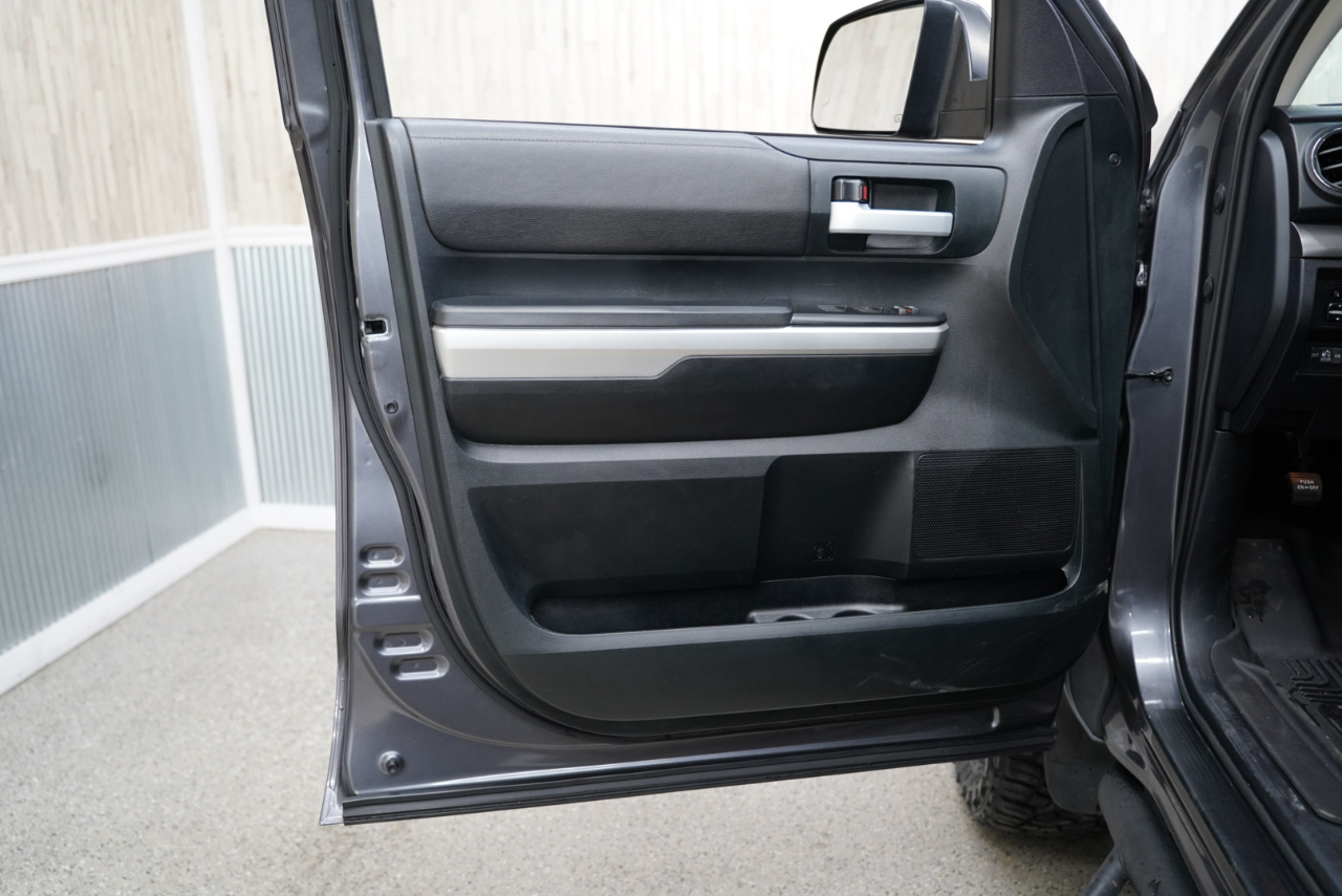 Toyota Tundra 4WD  2017