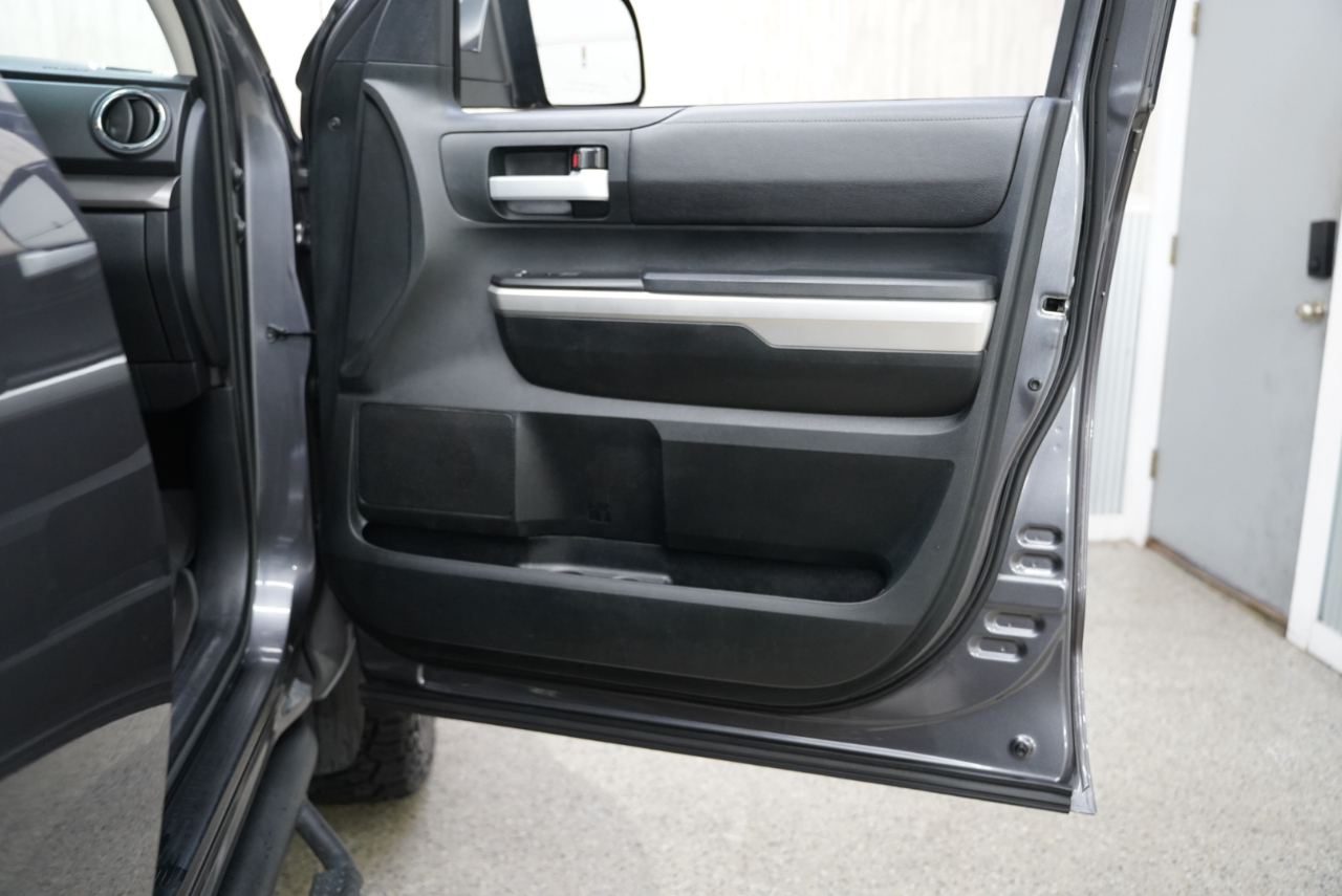 Toyota Tundra 4WD  2017