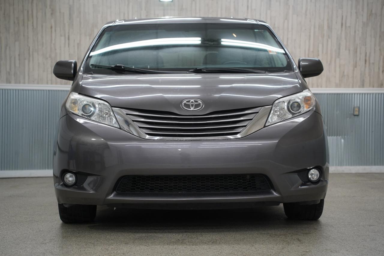 Toyota Sienna XLE AWD 7-Passenger (Natl) 2017