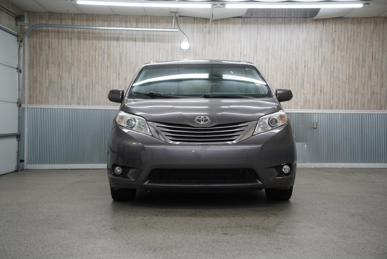 Toyota Sienna XLE AWD 7-Passenger (Natl) 2017