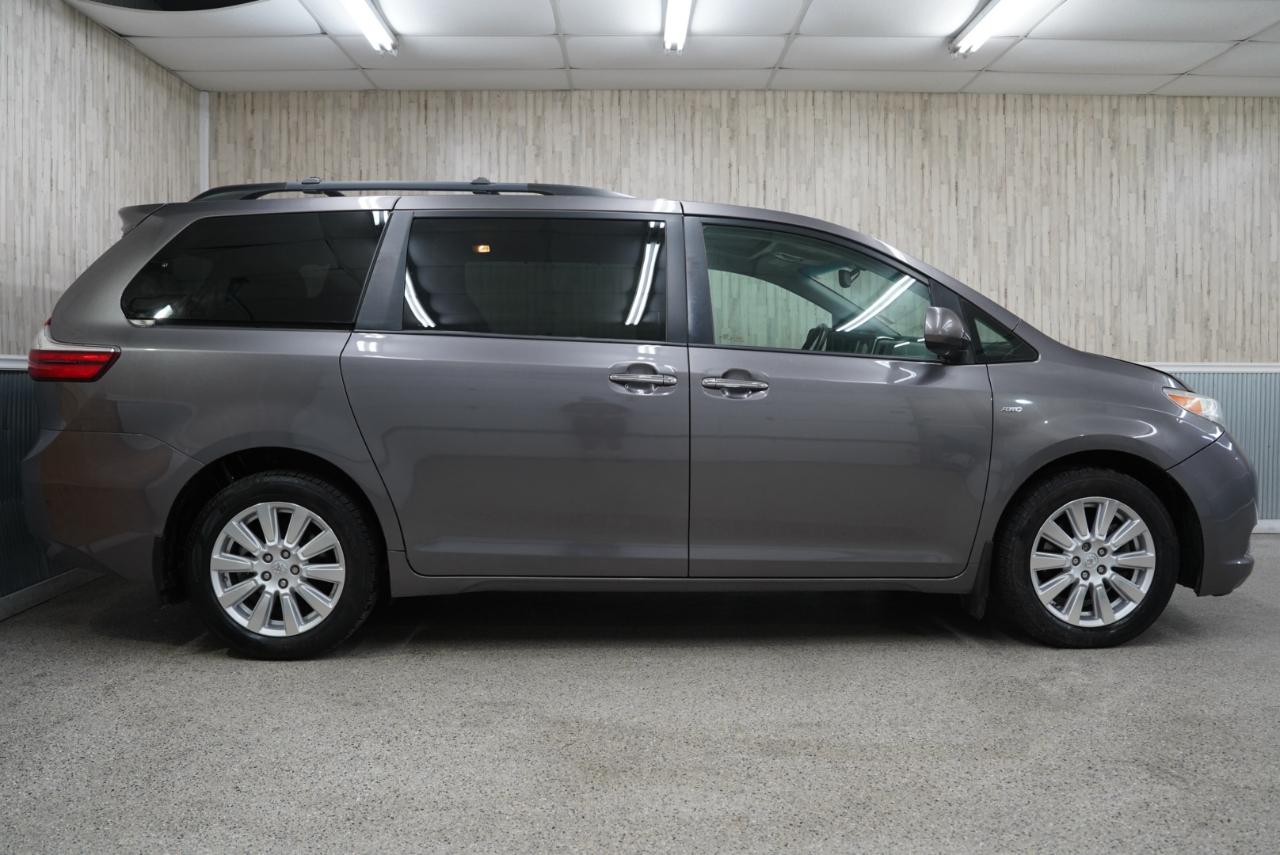 Toyota Sienna XLE AWD 7-Passenger (Natl) 2017