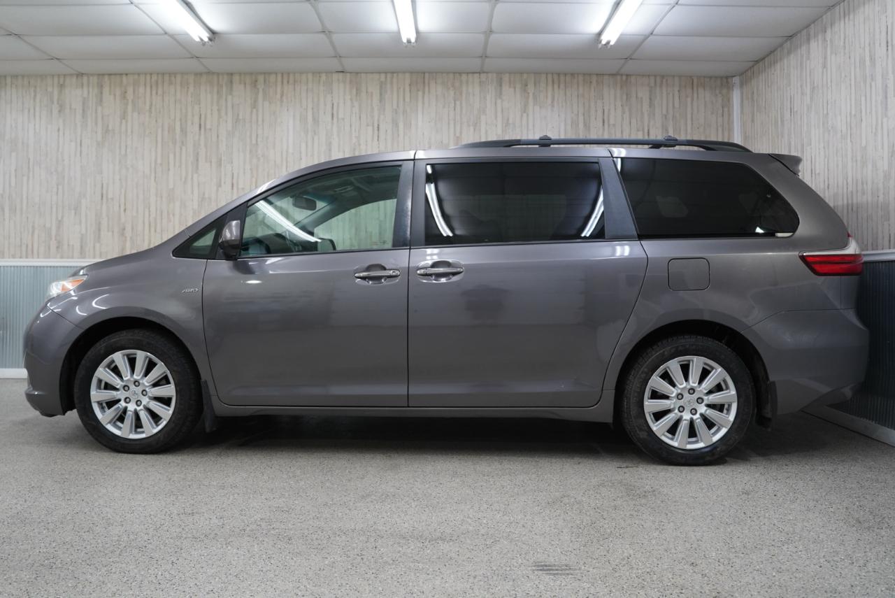Toyota Sienna XLE AWD 7-Passenger (Natl) 2017